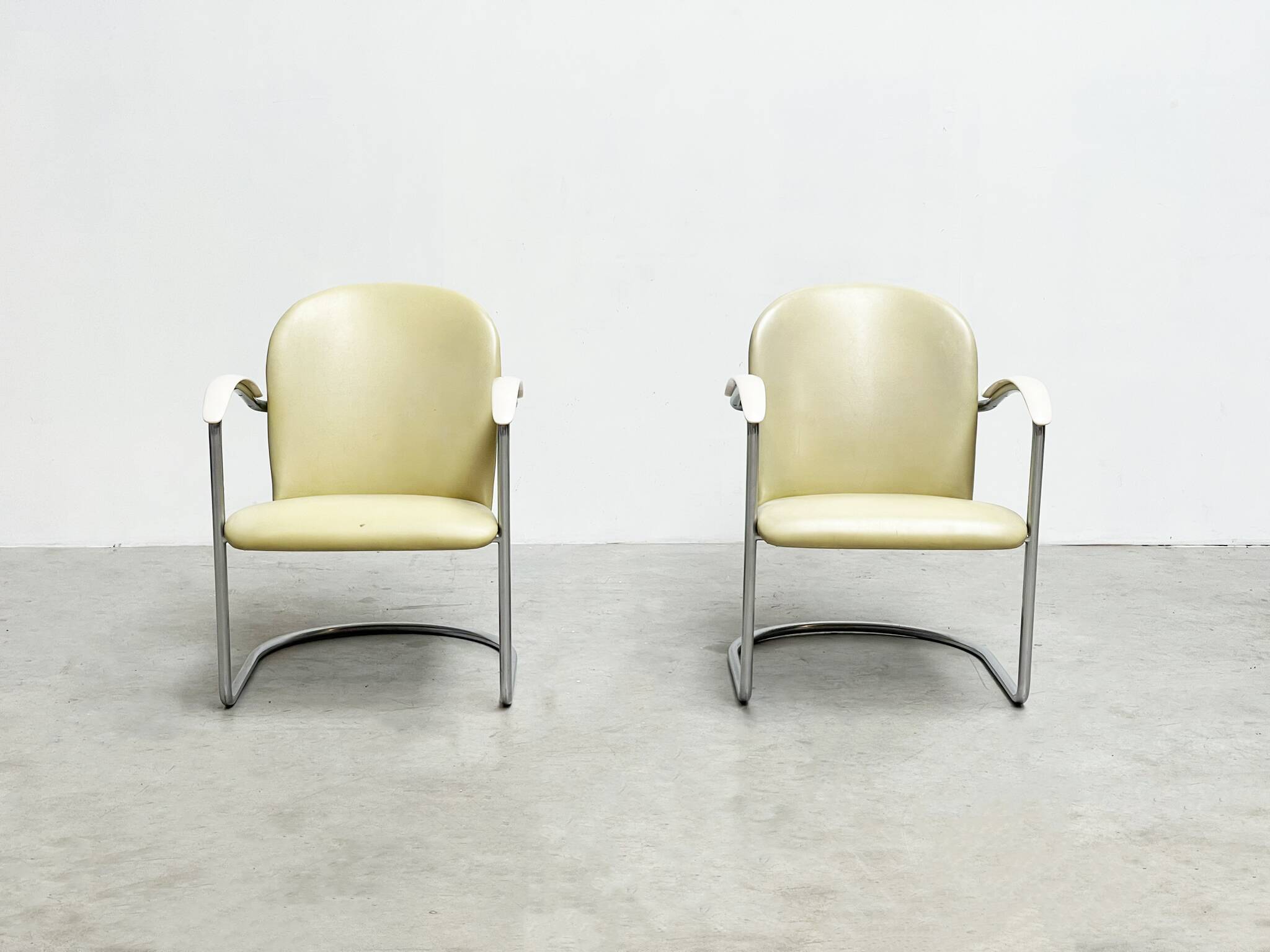 Pair lounge chairs model 414 by WH Gispen model 414
