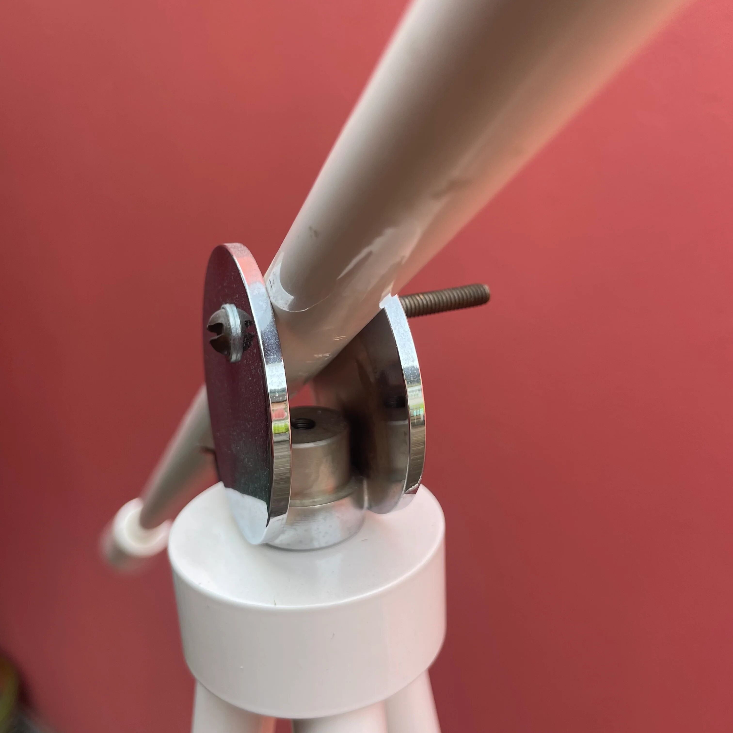 Reading floor lamp with an adjustable arm and head