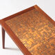 Table basse scandinave en teck et tablette en cuivre