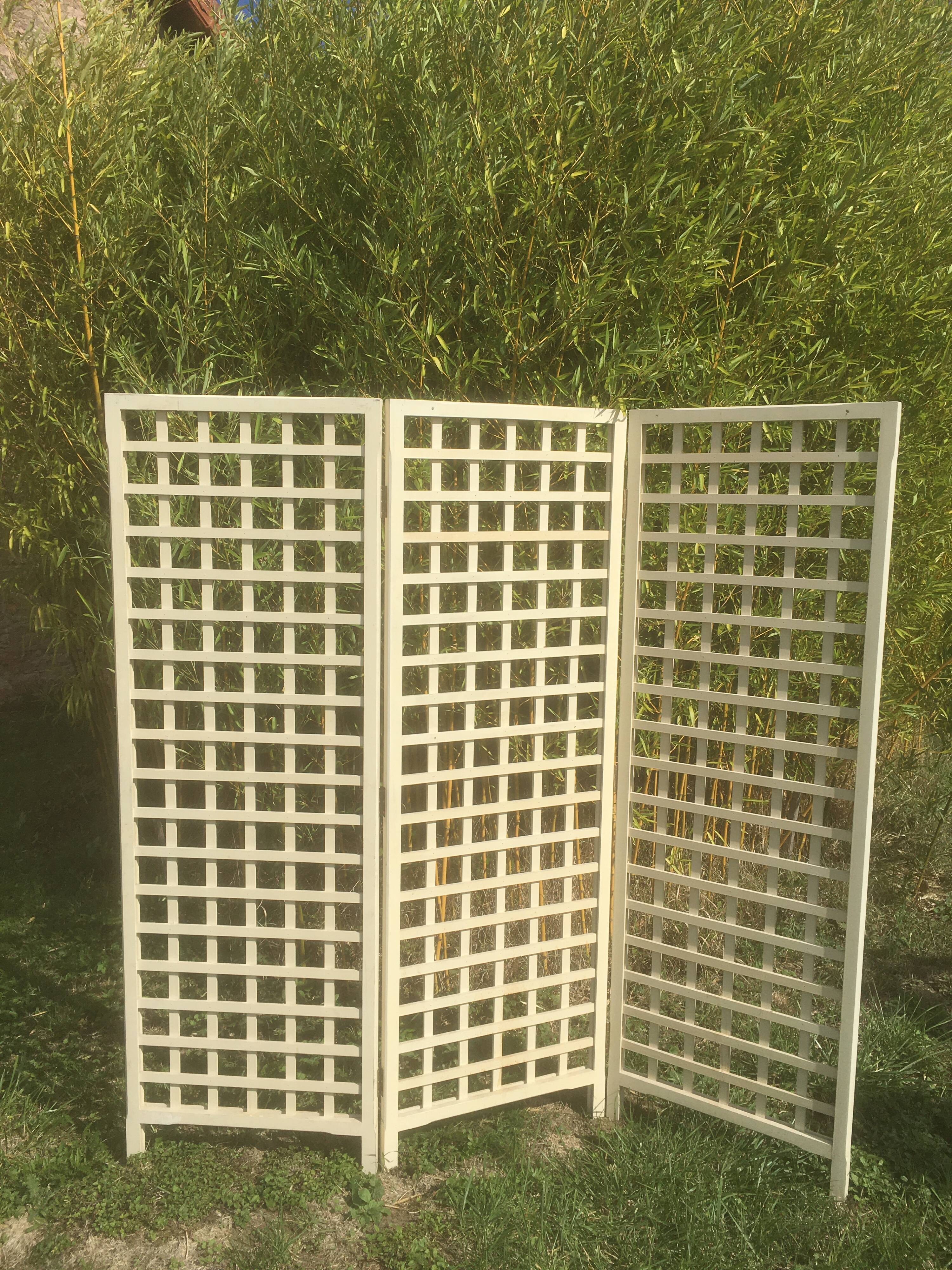 Off-white room divider