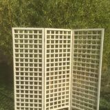 Off-white claustra screen