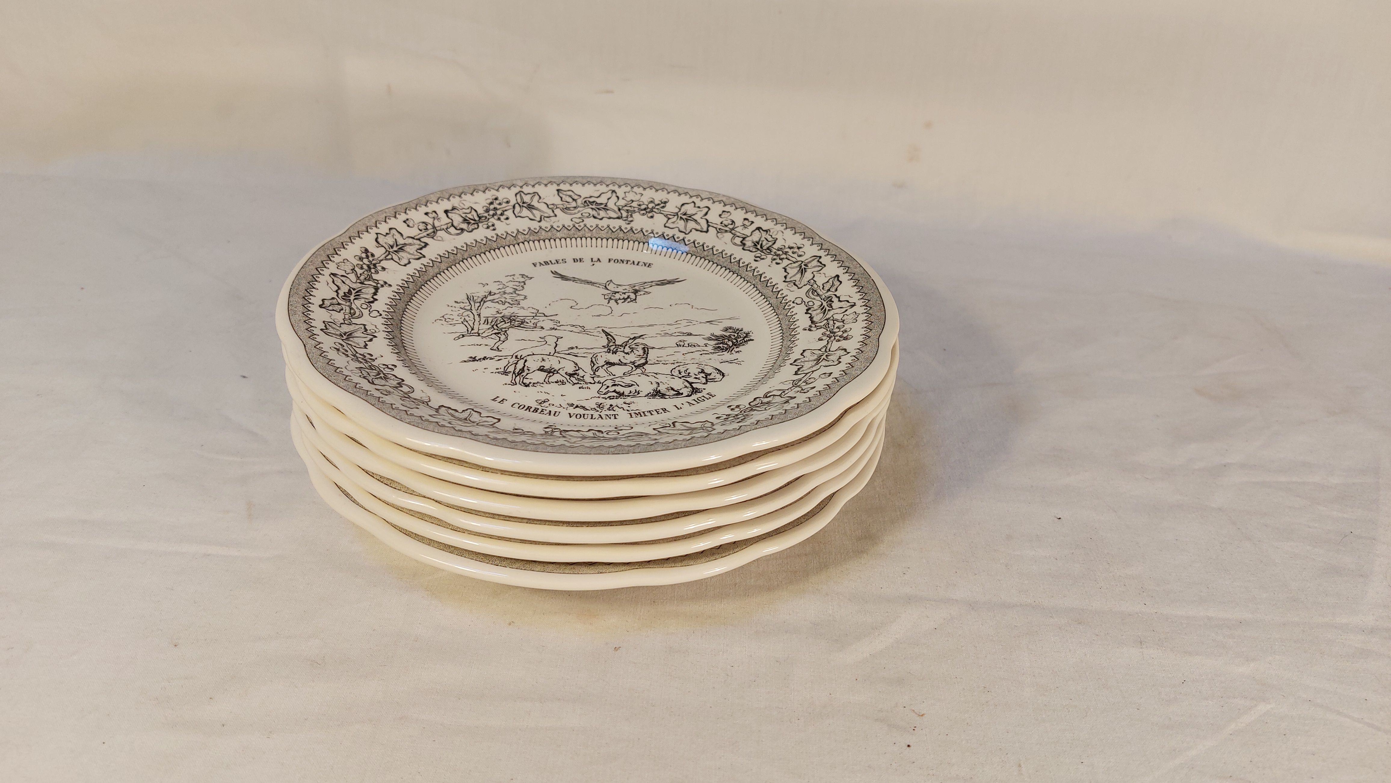 Series of 6 earthenware dessert plates by GIEN models Fables by Lafontaine