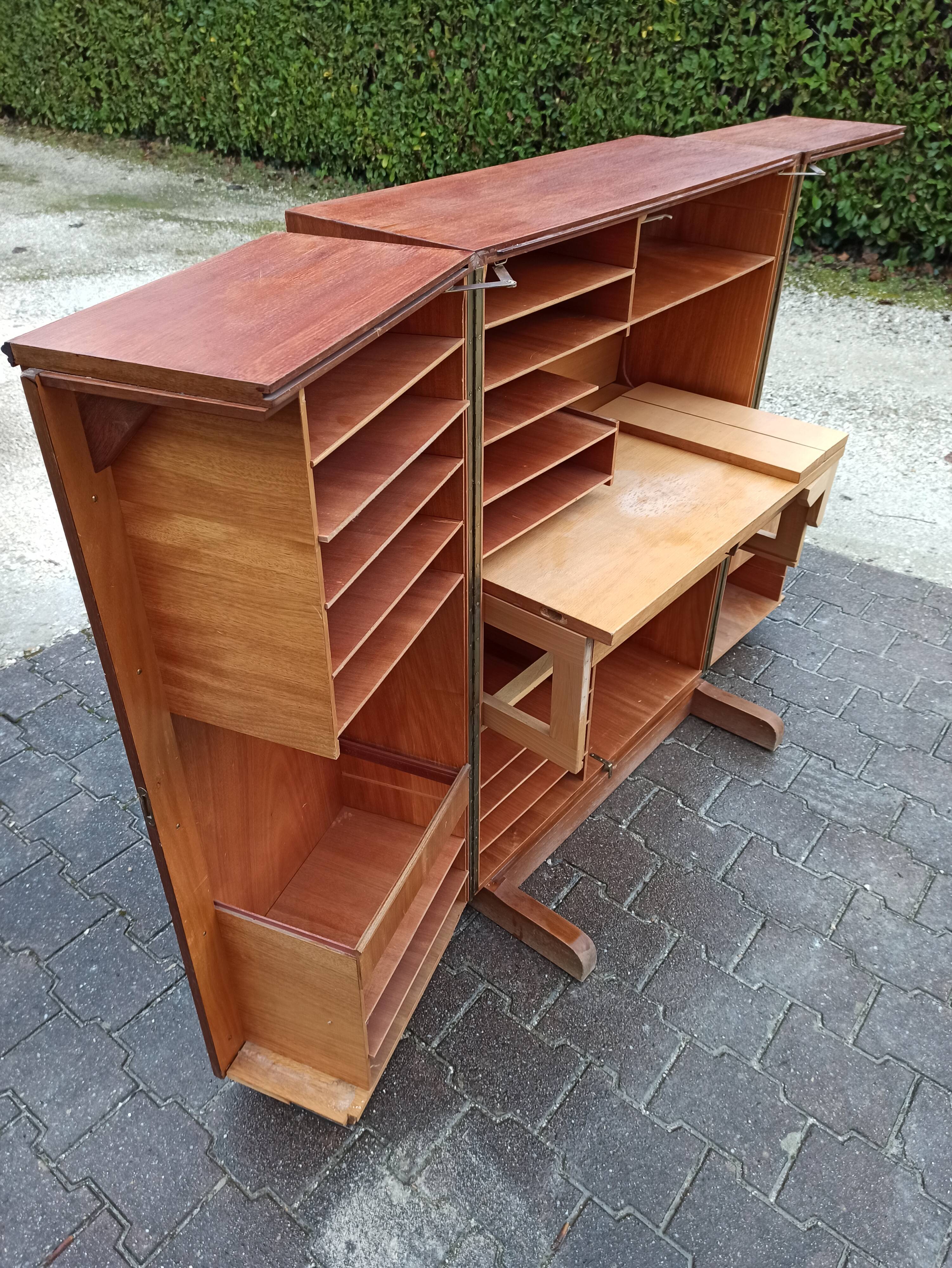 Folding desk says "Magic box" by designers Mummenthaler - Meier, Switzerland