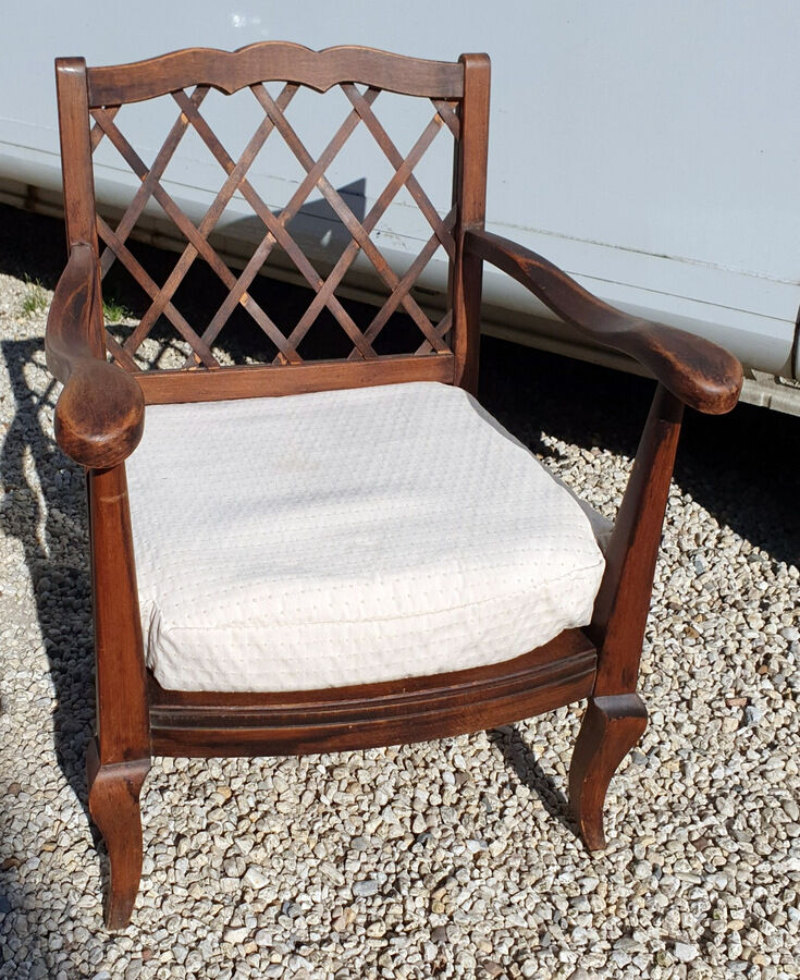 Armchair back with braces