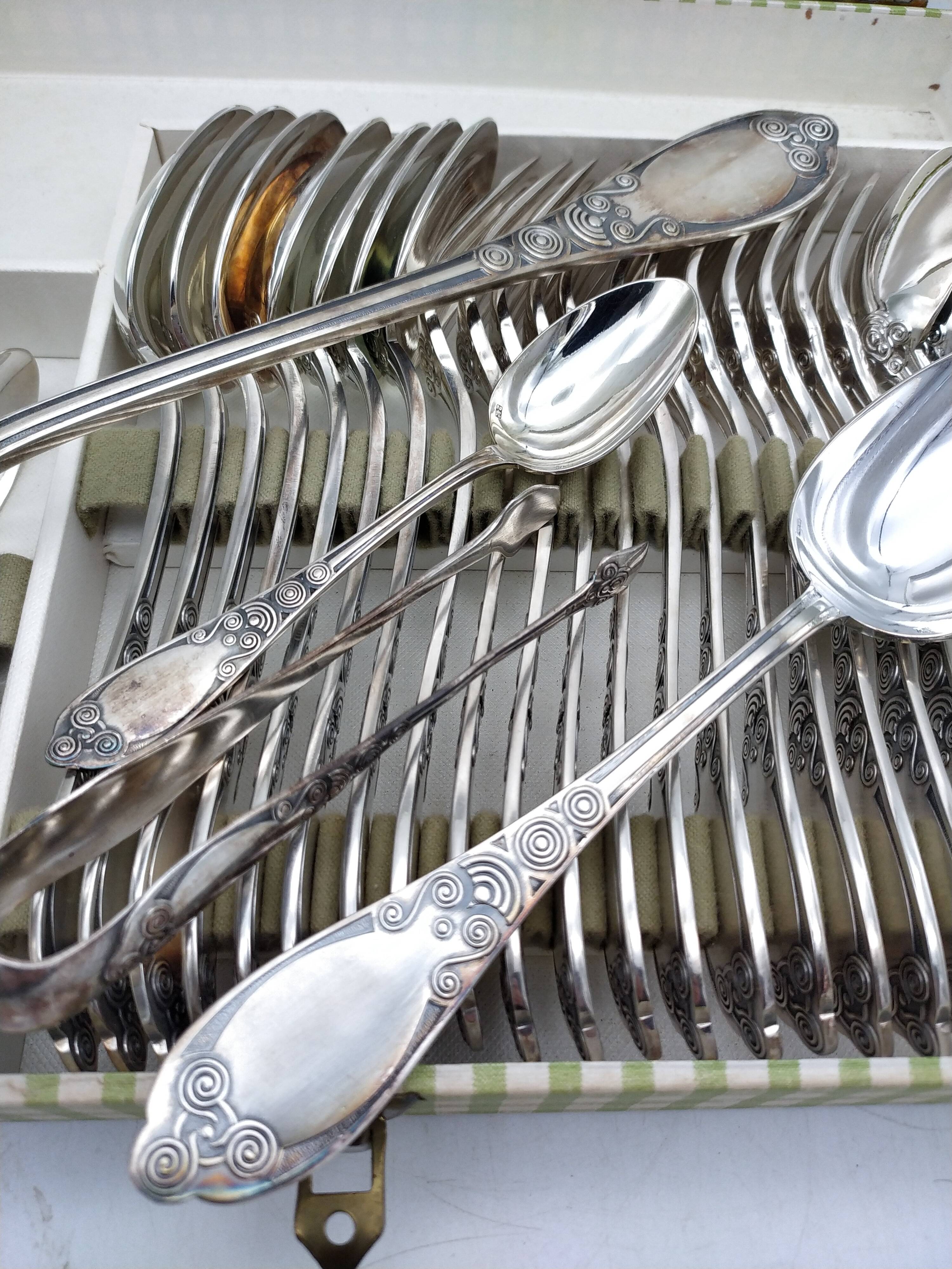 Bigouden decor cutlery set. 38 pieces. Silver-plated metal.