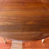 Extendable dining table