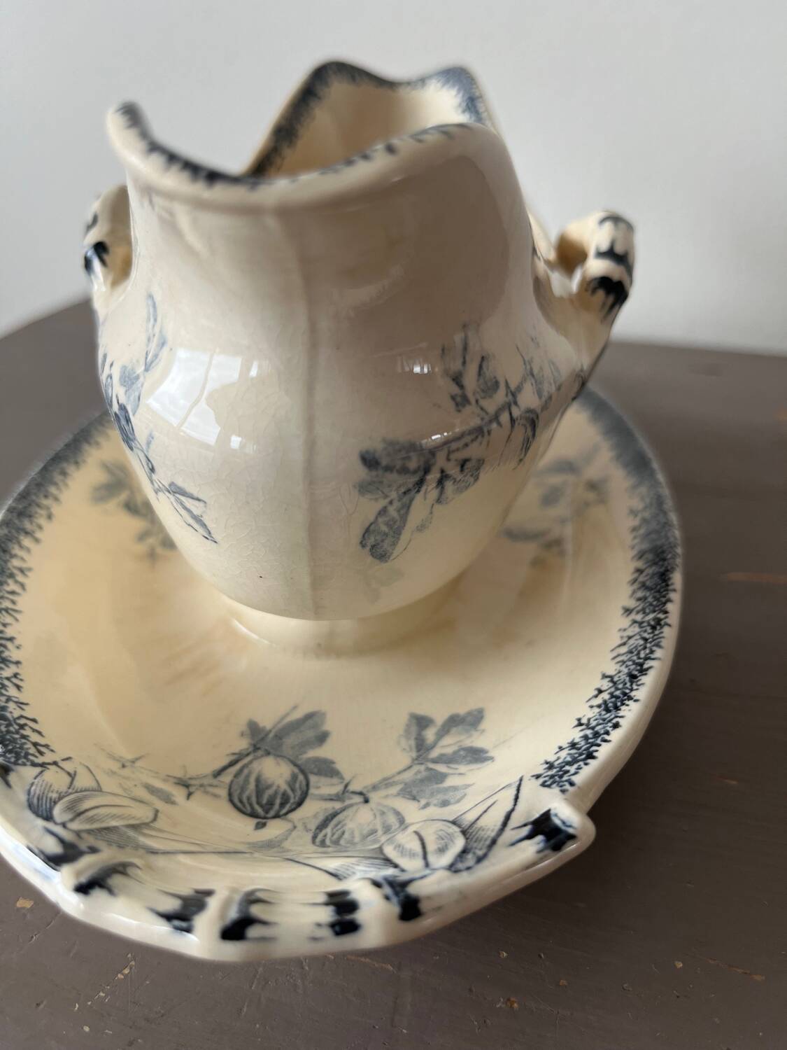 Sauce boat U & Cie Sarreguemines model “currants”