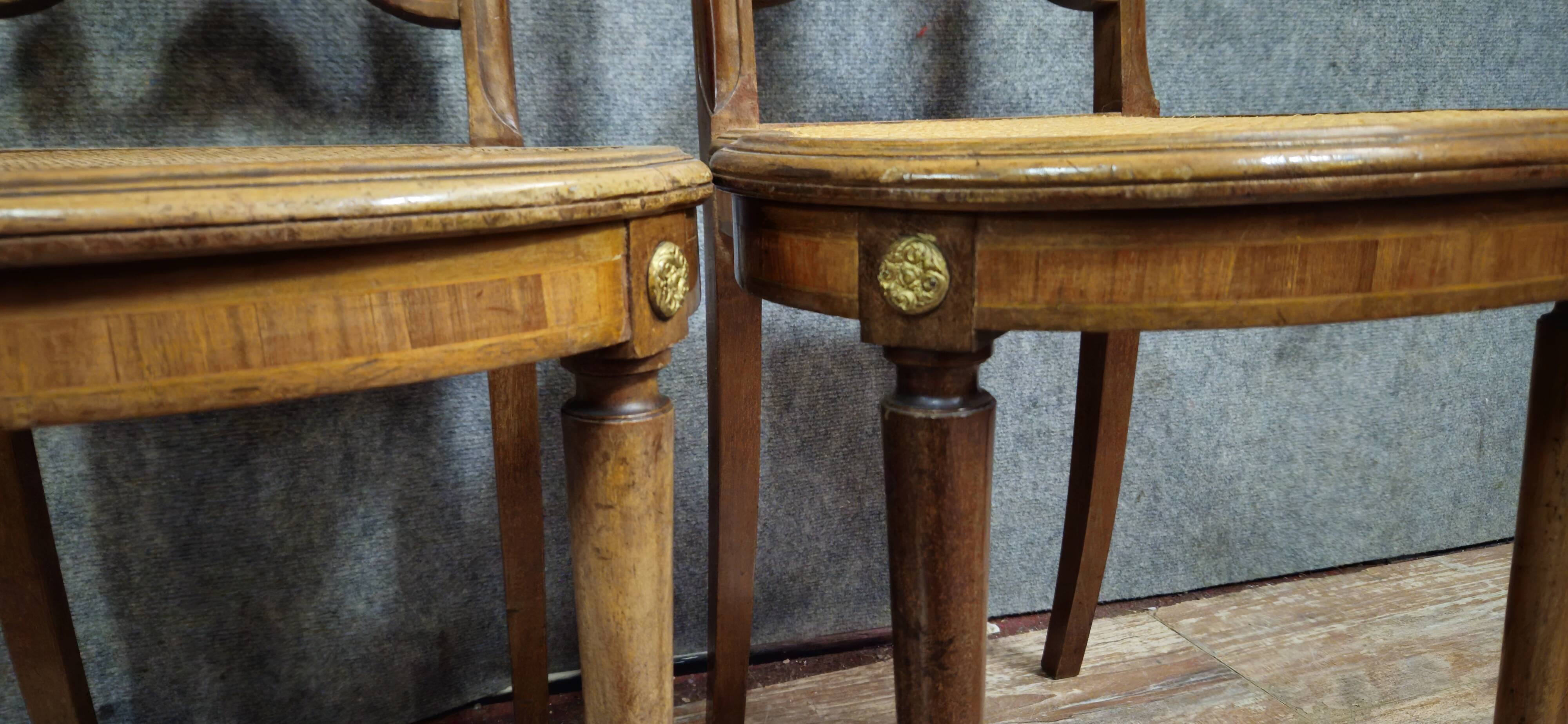 Paire de chaises anciennes en acajou avec cannage – Style Louis XVI