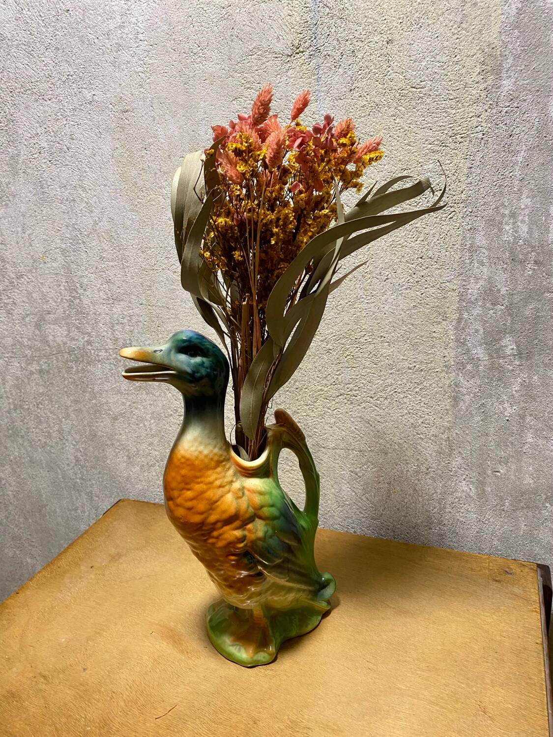 Pichet en barbotine, Canard, manufacture St Clement