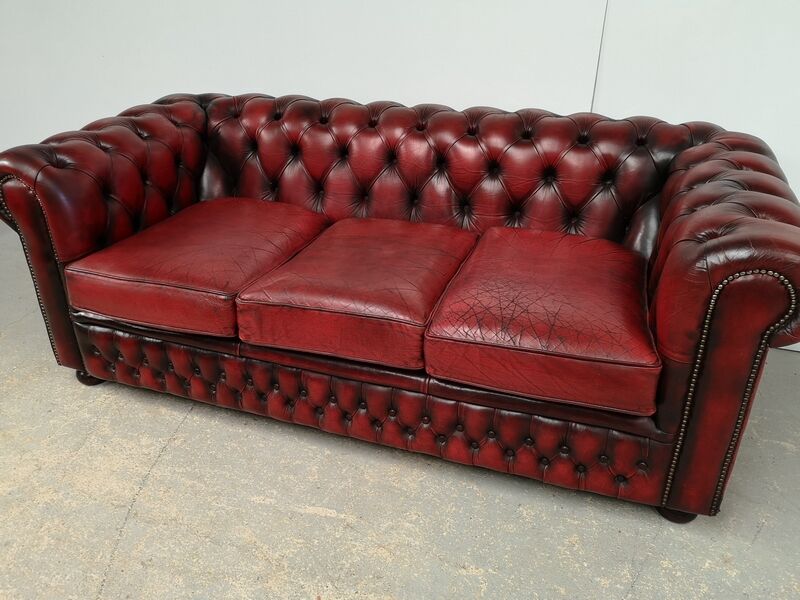 Three-seater red leather chesterfield sofa
