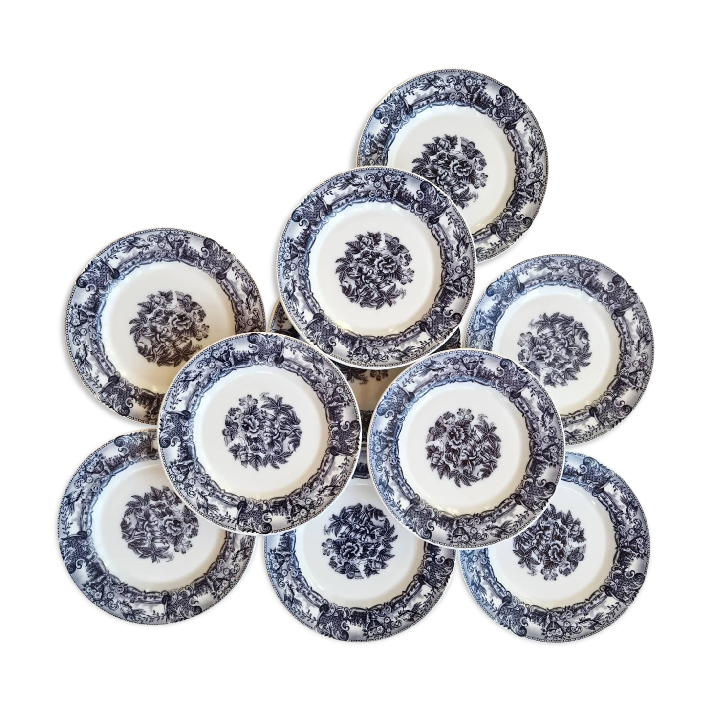 Set of 11 Arcopal plates