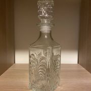 Carafe en verre ciselé