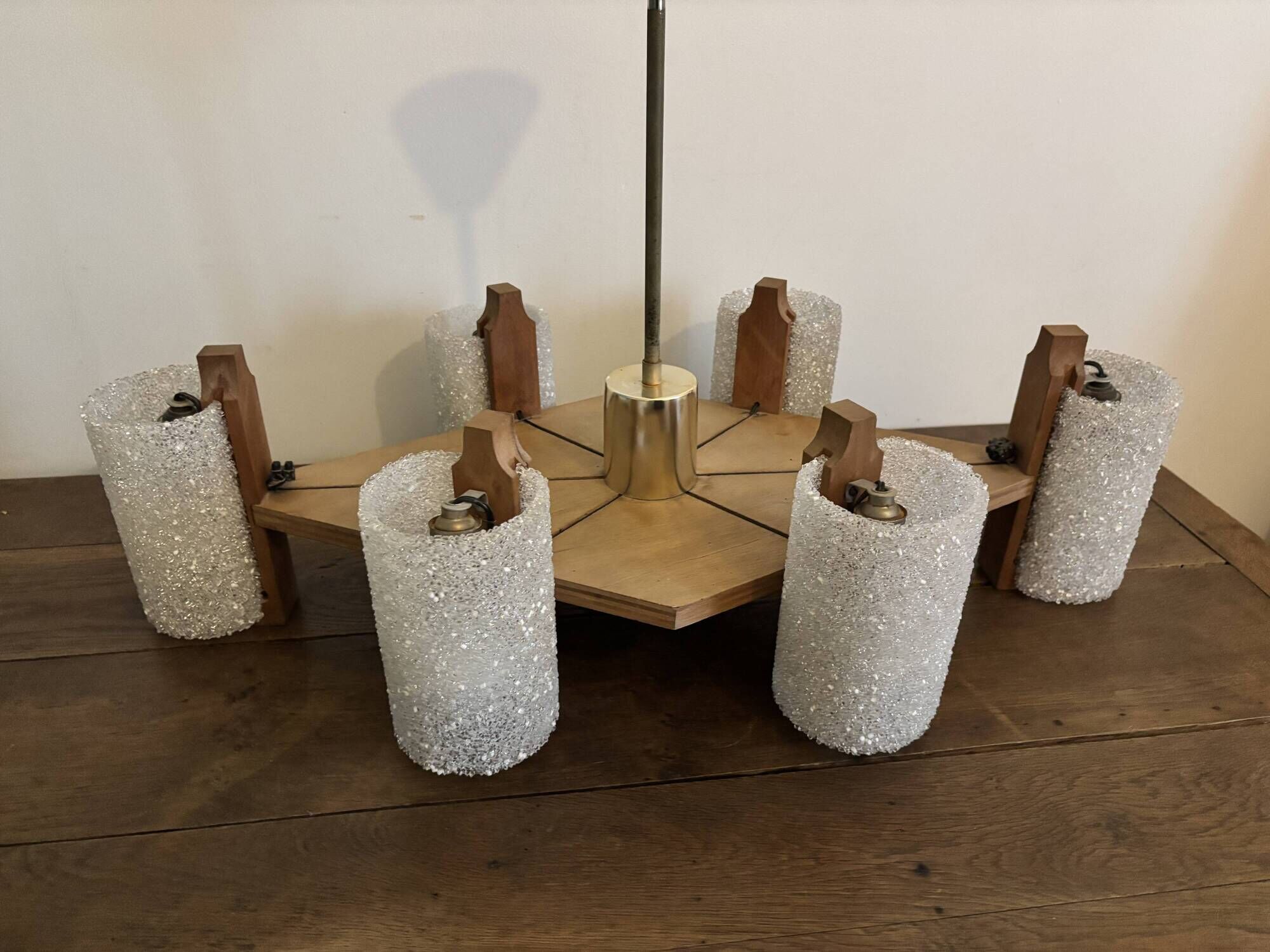Vintage Scandinavian chandelier 6 lights – Wood and frosted Perspex – 1960s/70s