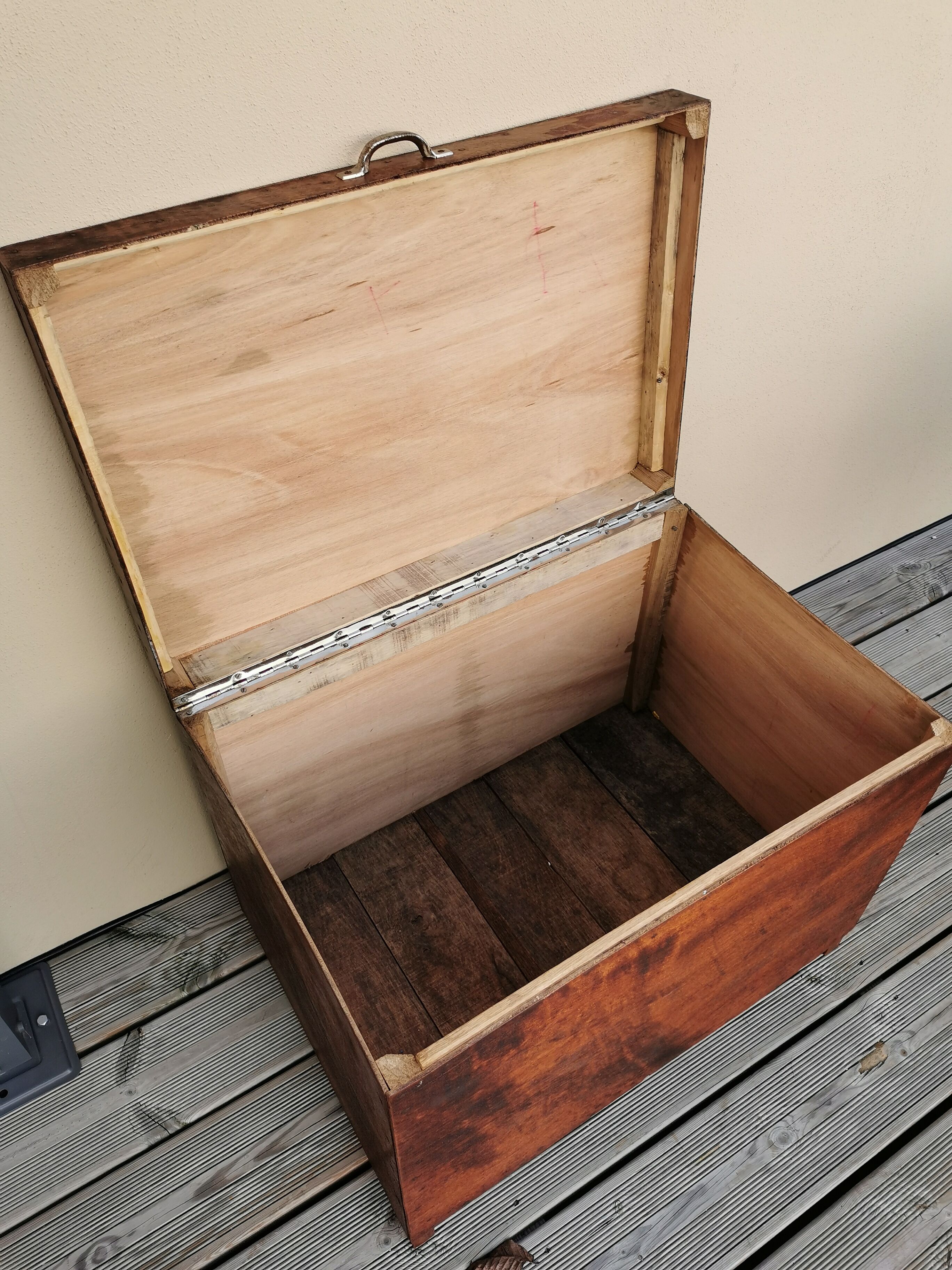 Coffre en bois