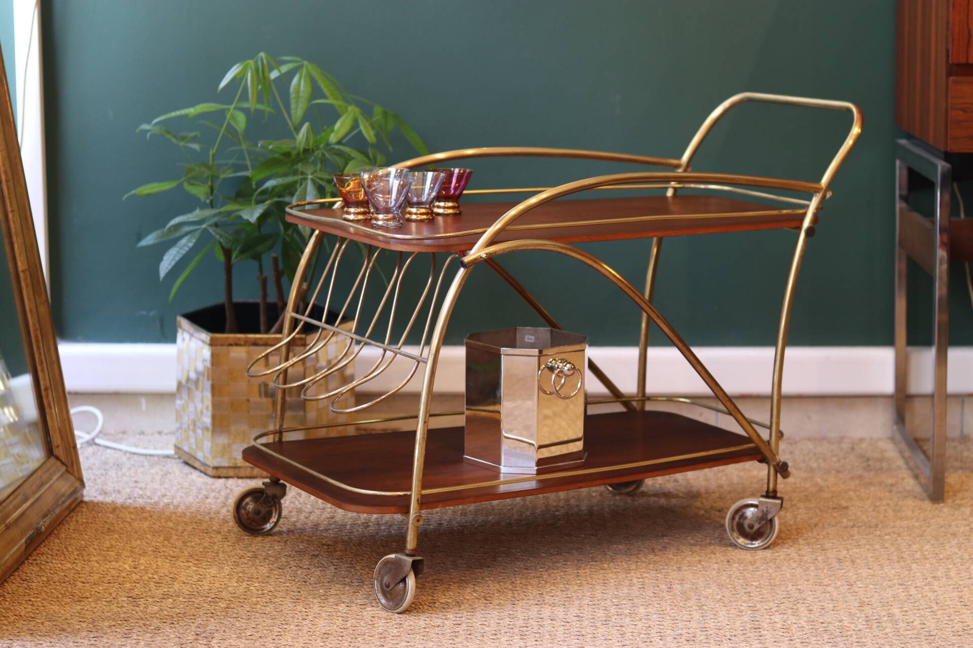 Desserte roulante vintage en laiton et teck – années 50