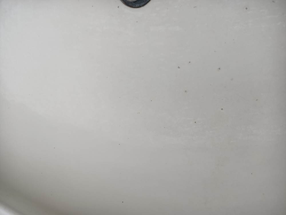 Old pedestal washbasin