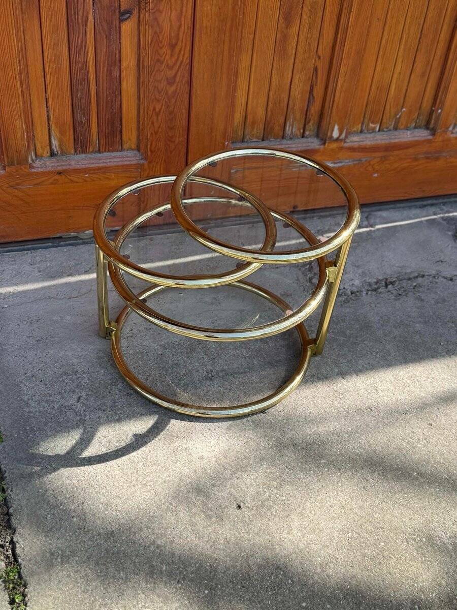 1970s swivel coffee table in gilded brass and glass, Milo Baughman style, vintage design.