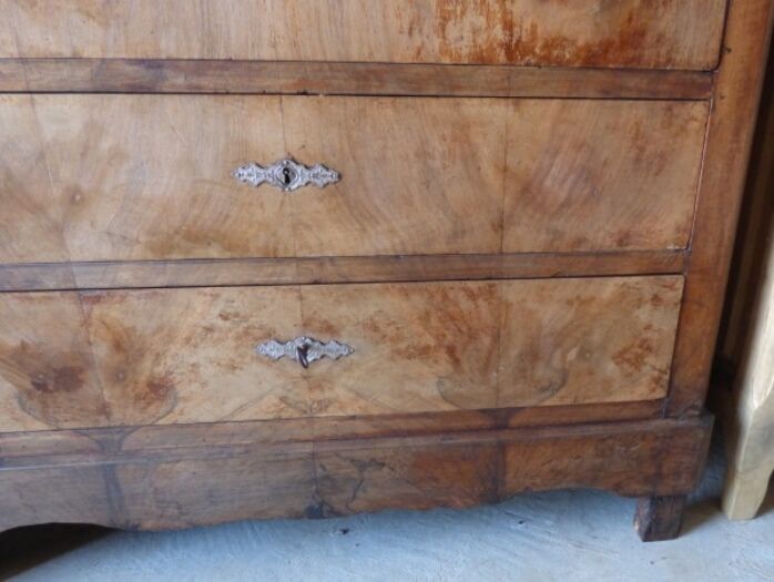 Antique chest of drawers with 4 drawers of Epoque Louis Philippe in solid walnut wood and walnut veneer - Totalme