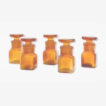 Set of 5 small vials