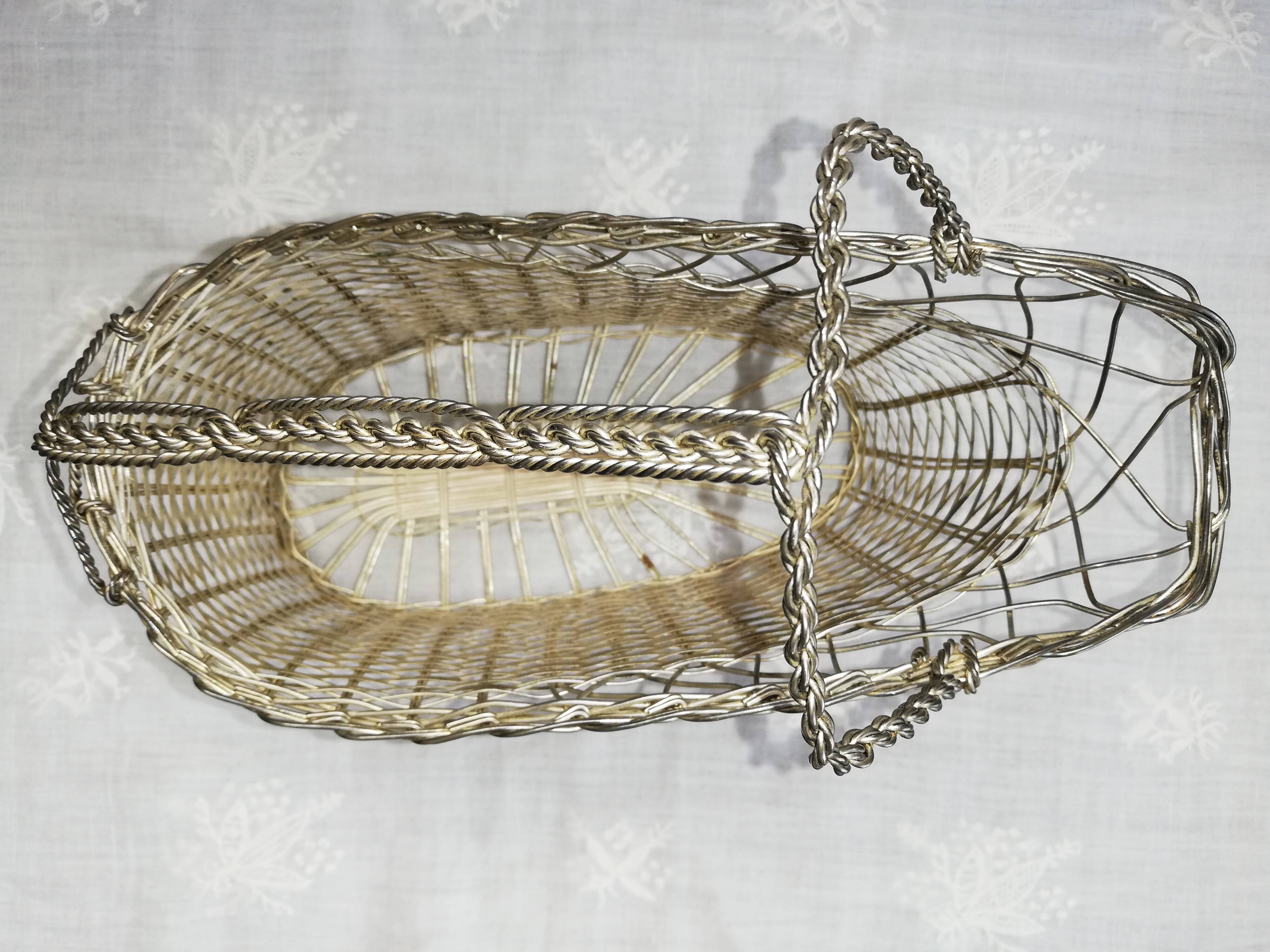 Silver metal pourer basket