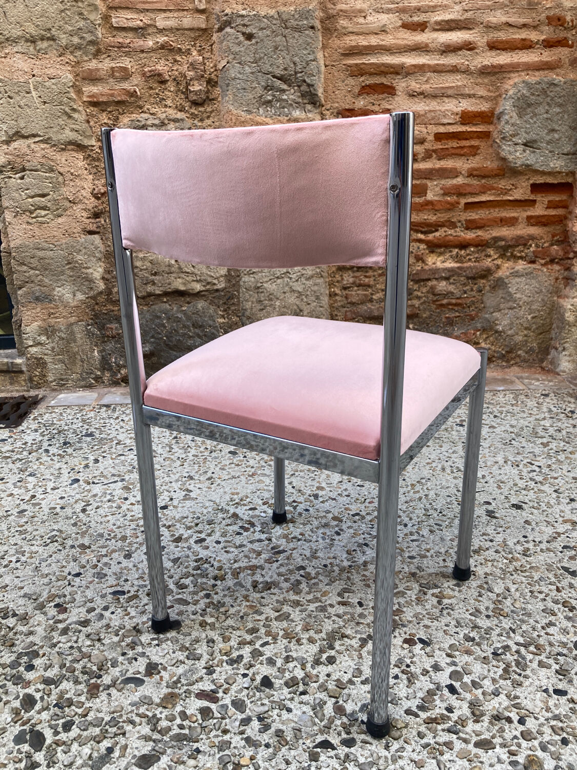 Chaise chrome et velours rose