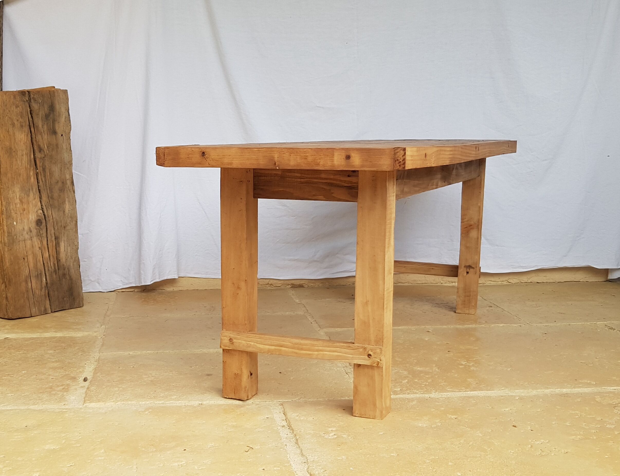 Table basse brutaliste