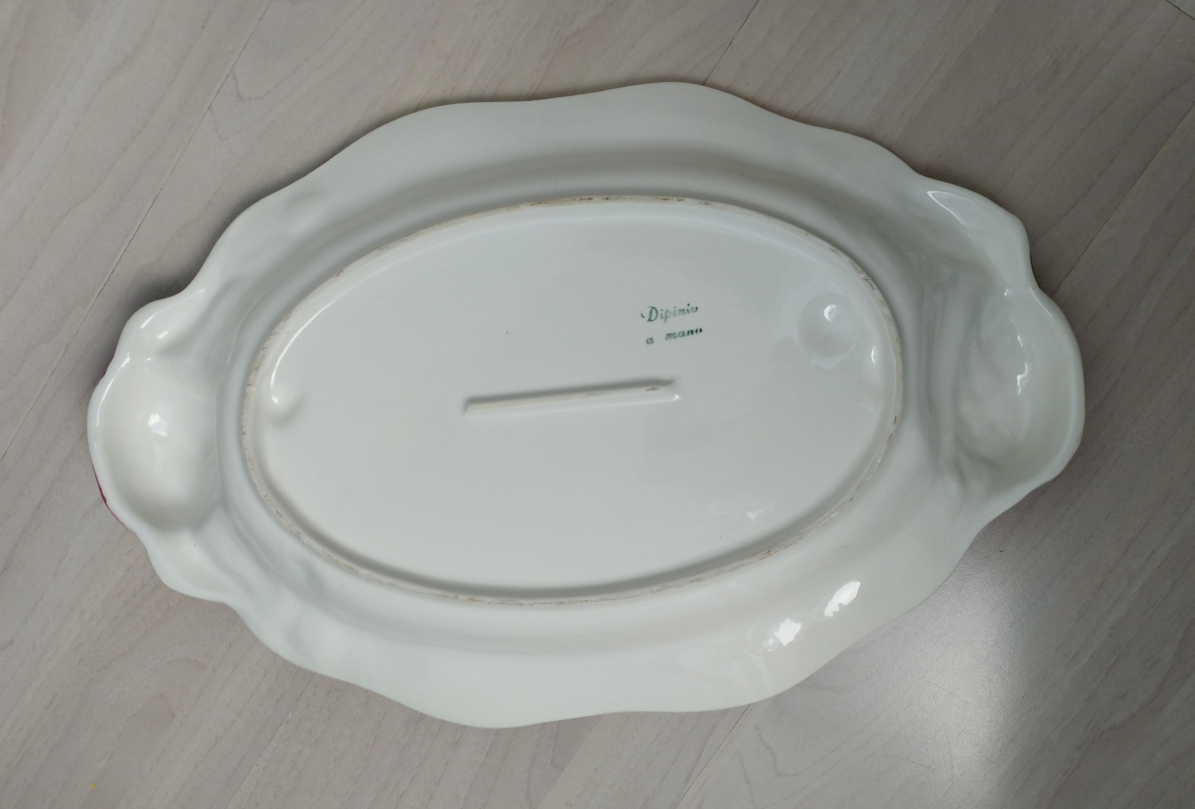 Serving dish in slip