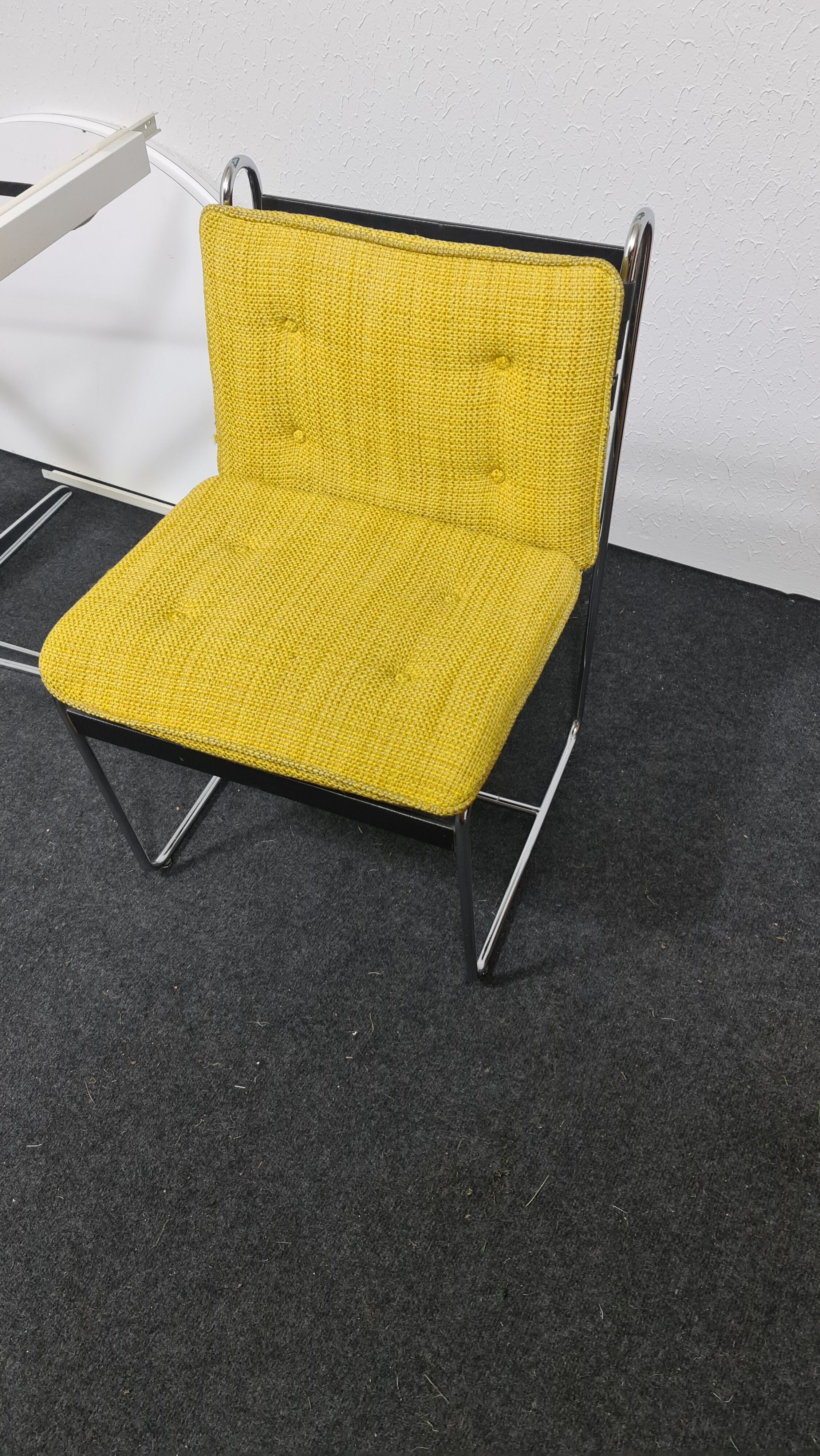 A set of 6 vintage  metal framed dinning chairs