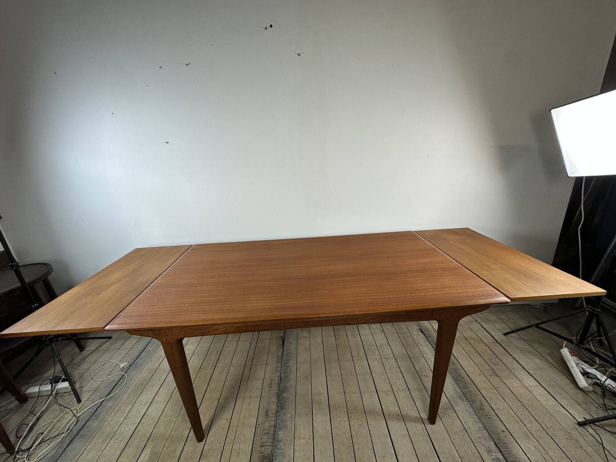 Vintage Scandinavian teak dining table 1970s – 2 integrated extensions