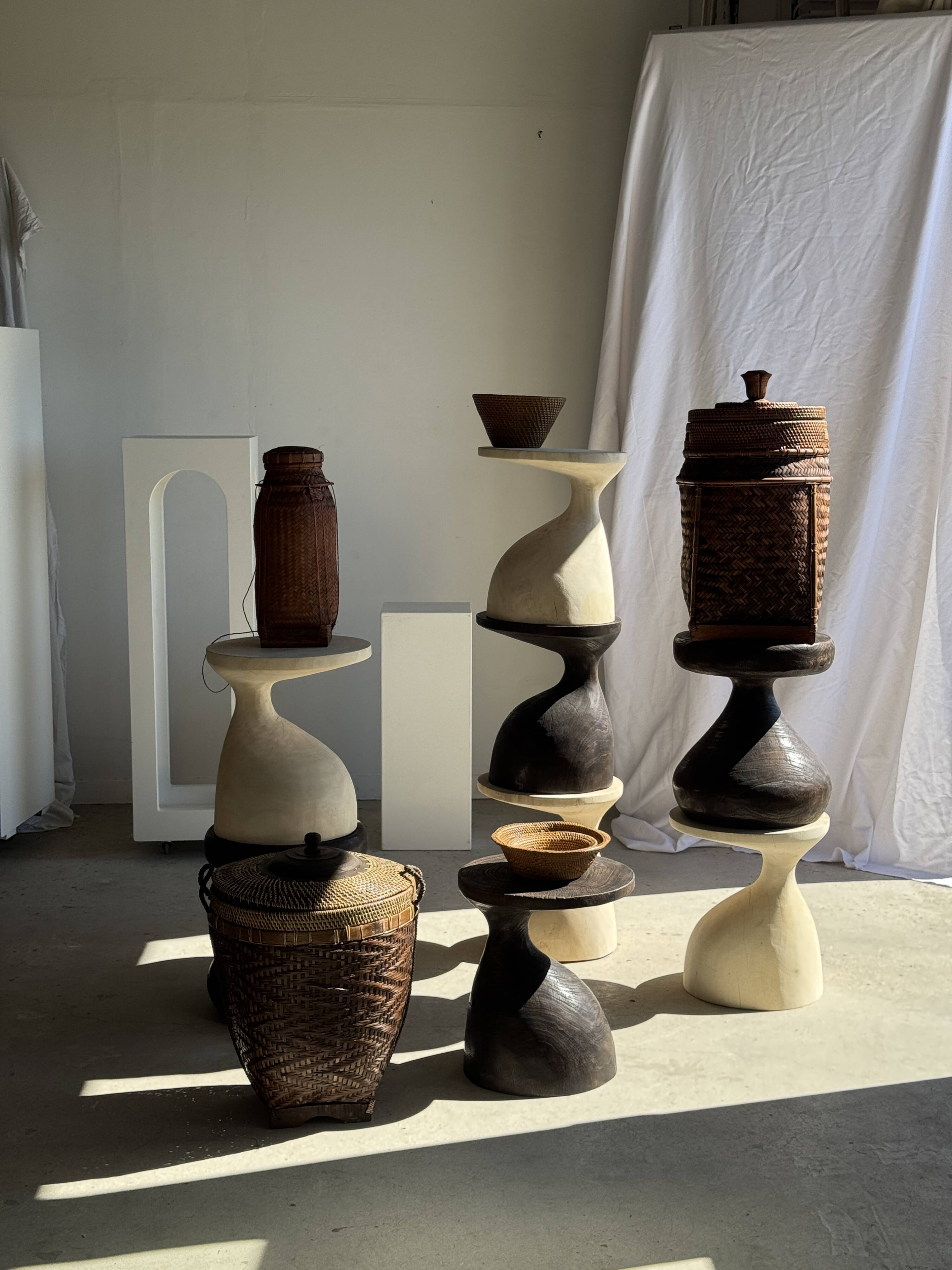 Sexy Neck - Solid wood (monoxyle) brown side table