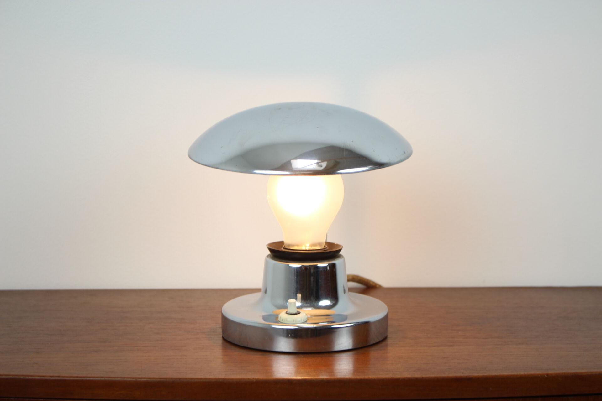 Big bauhaus brass table lamp, 1930