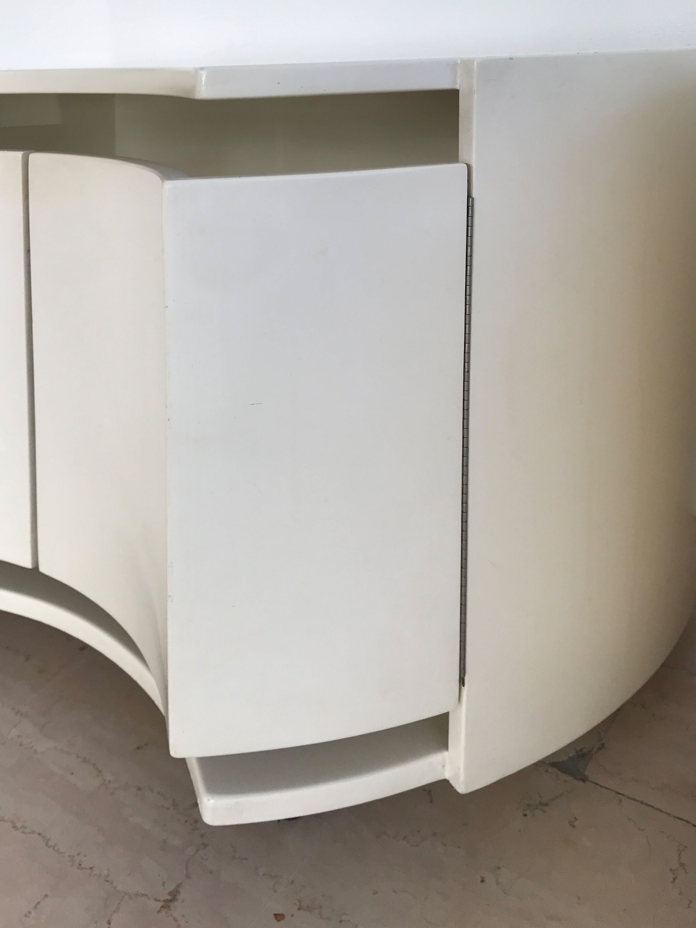Simon Gavina Italian white lacquered wood  nigthstands, 1970s