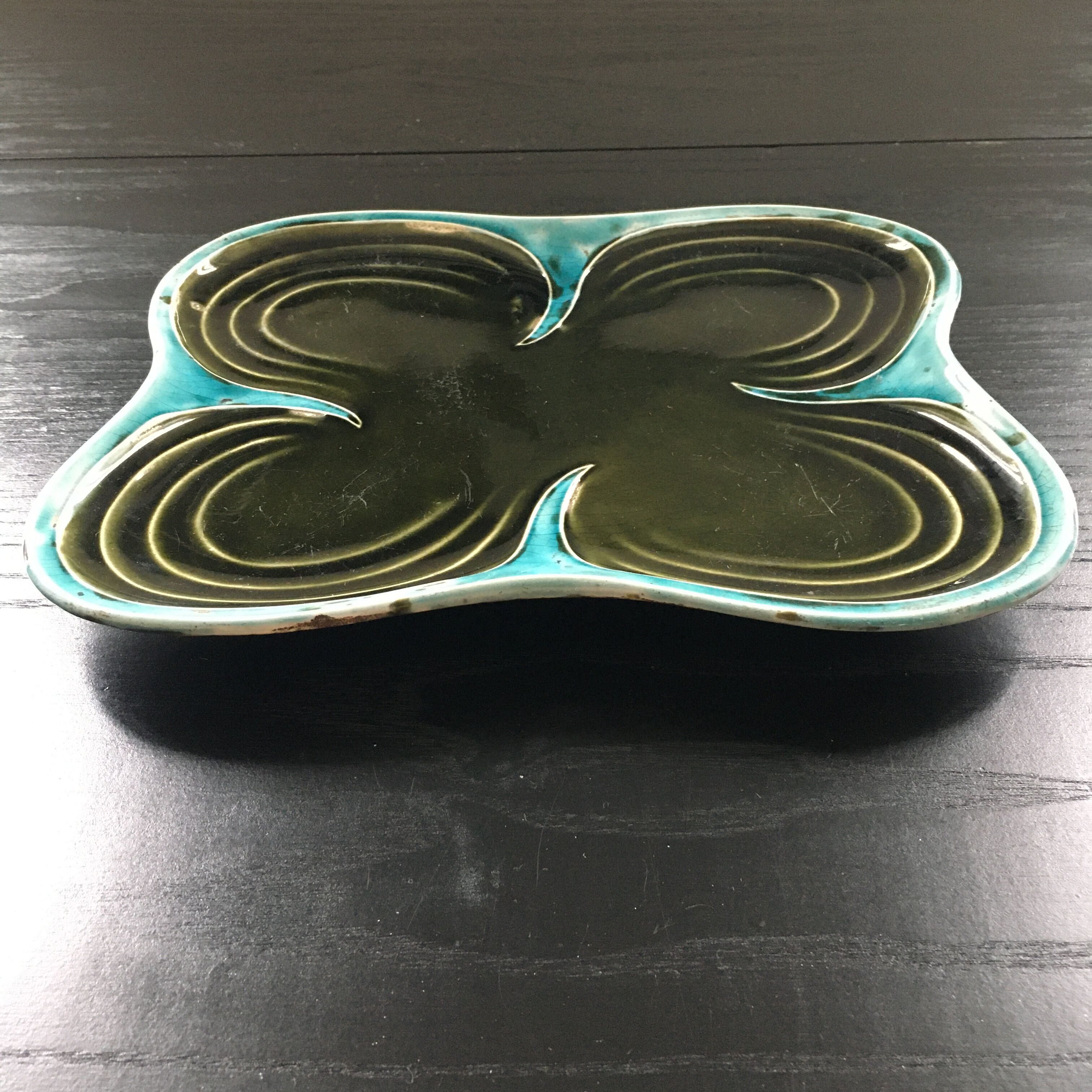 Clover dish olive green