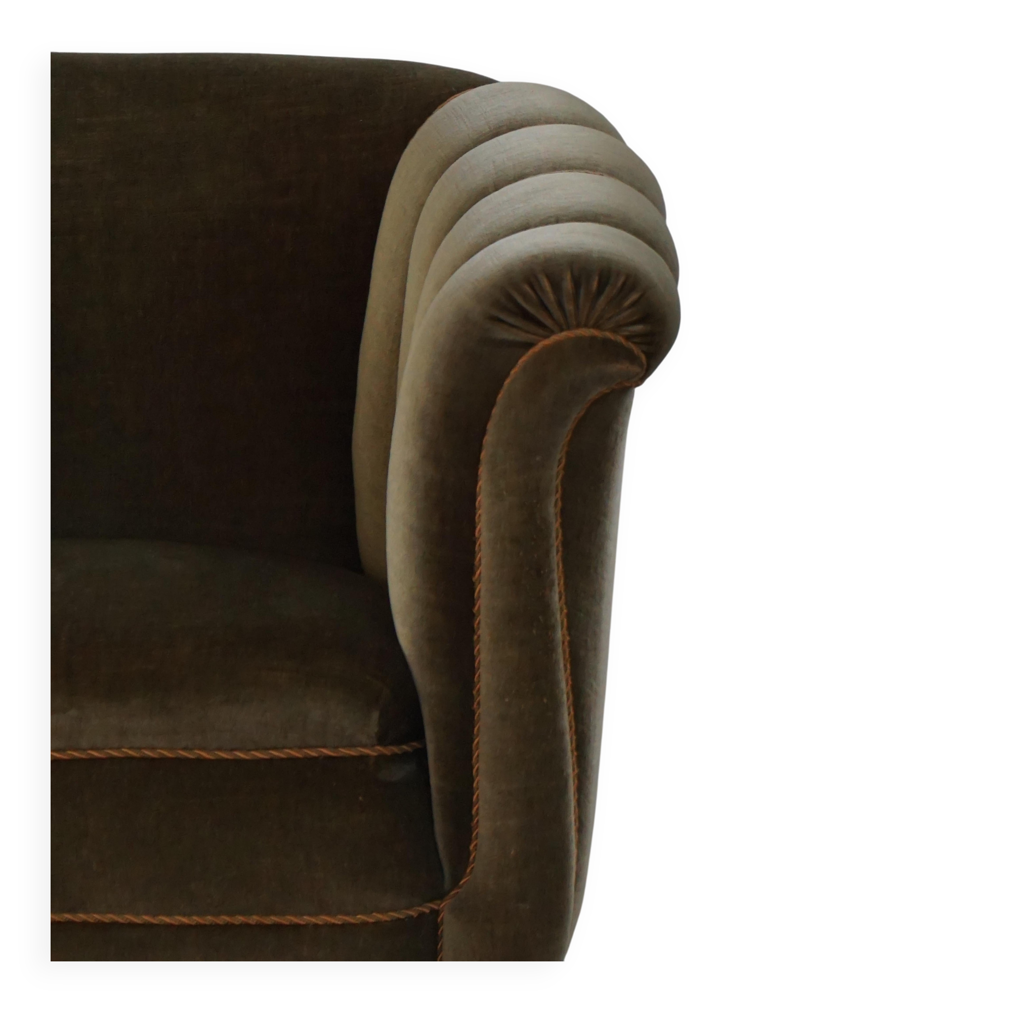 Mid-20th century, pair of Danish shell lounge chairs in green velvet, 1940s.