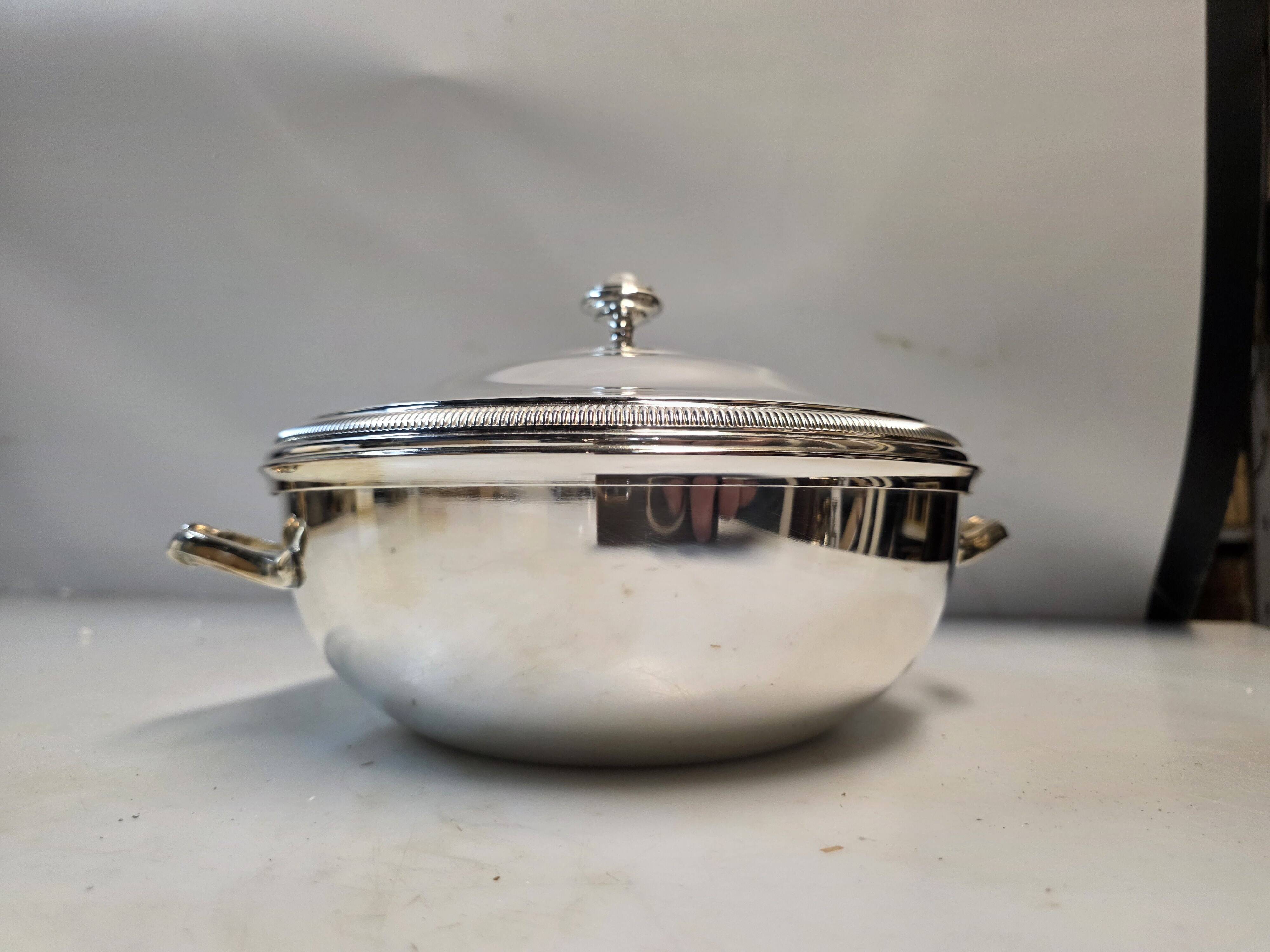 Soup tureen or vegetable dish in silver-plated metal – French silversmithing