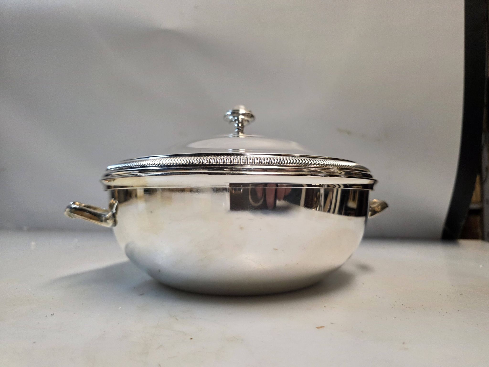 Soup tureen or vegetable dish in silver-plated metal – French silversmithing