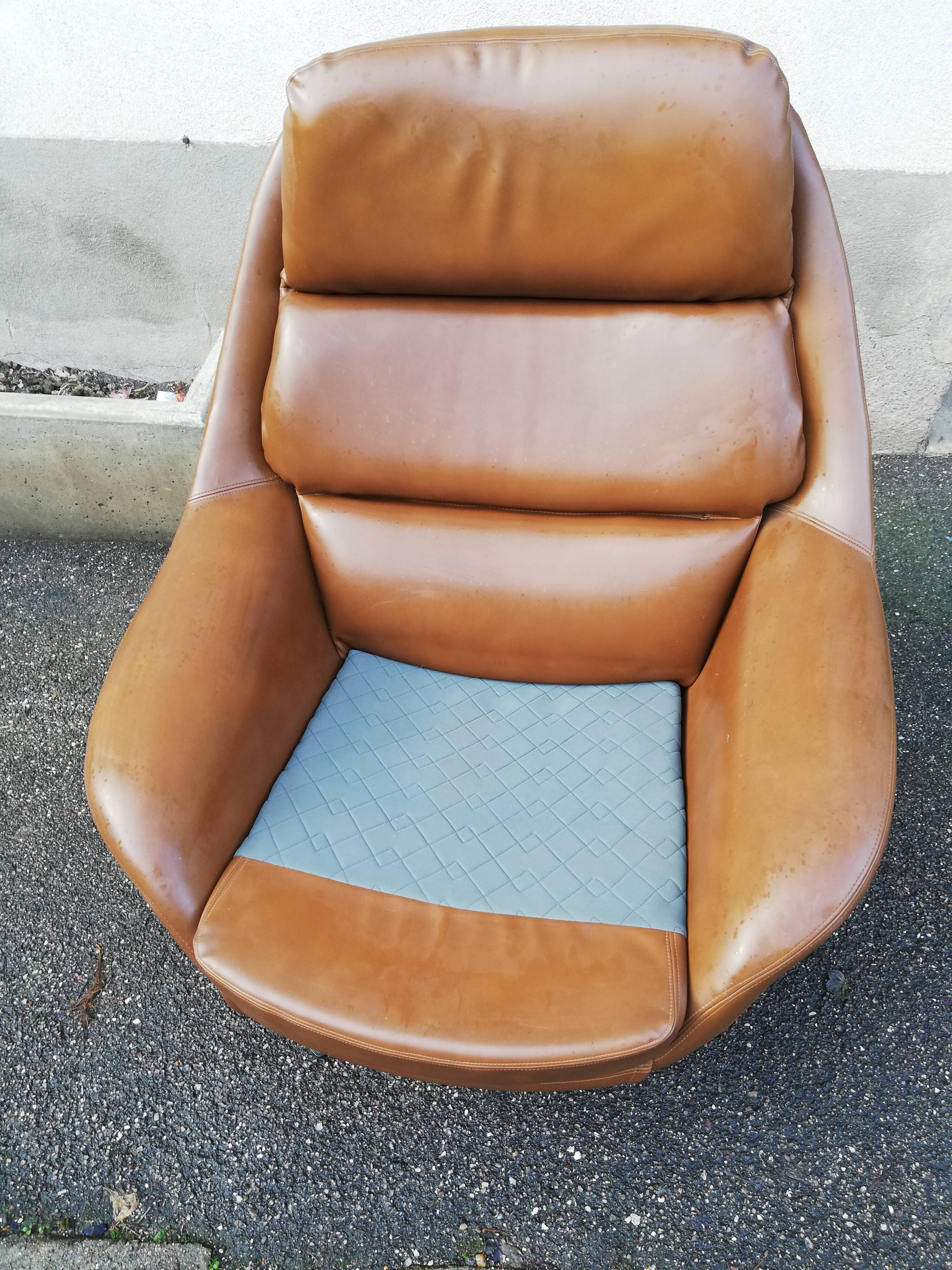 Vintage brown hull chair