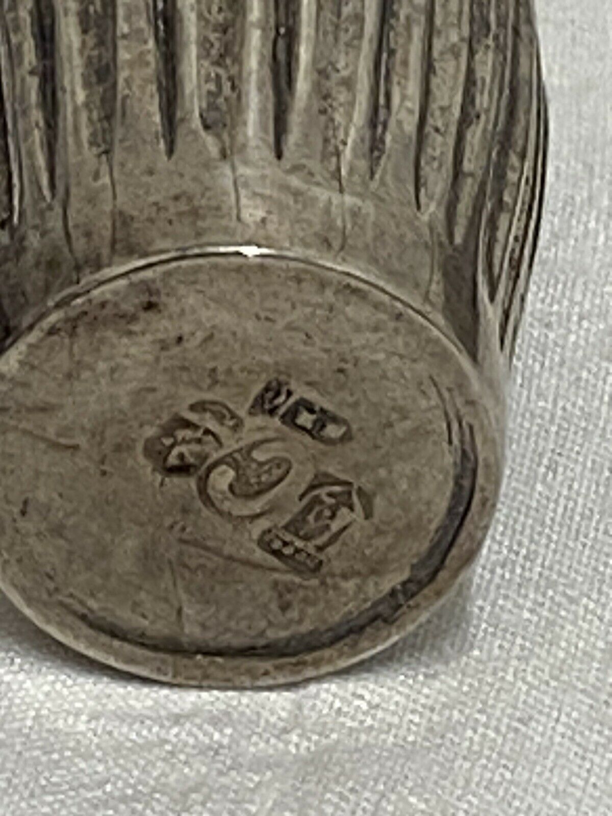 Pair of salt shakers sprinkler sprinkler solid silver period 18th century