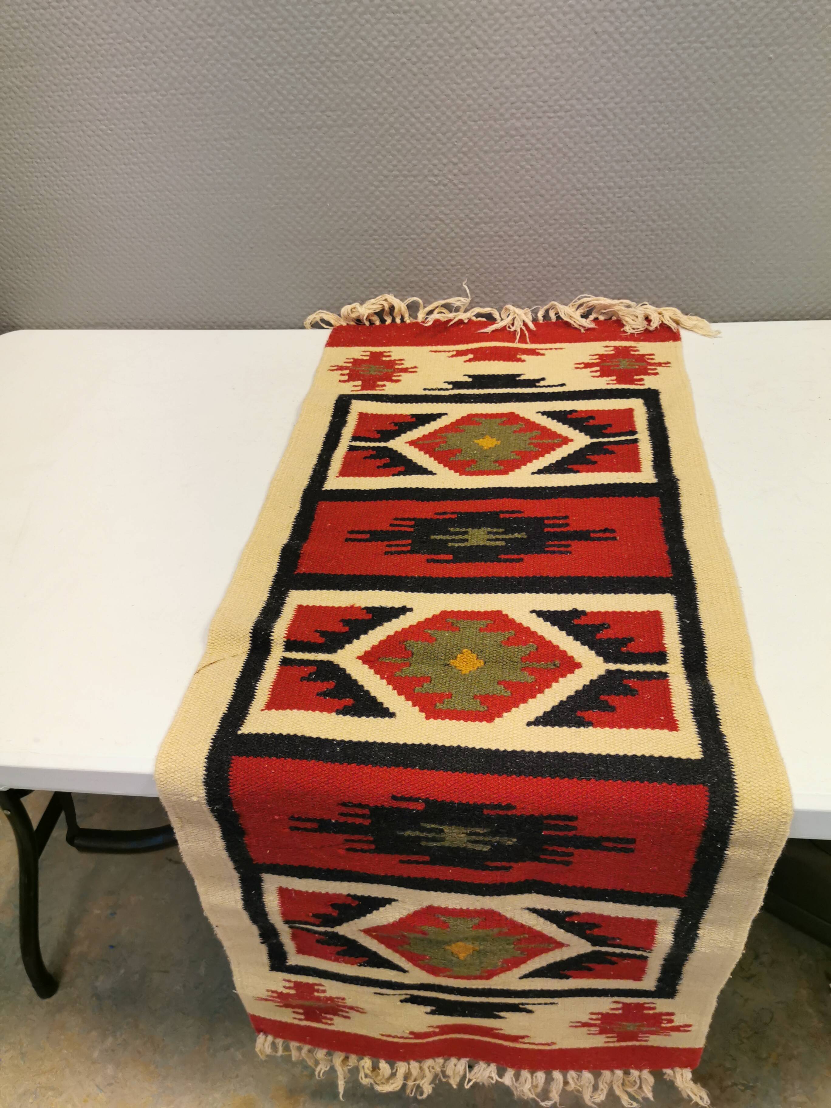 Beautifully woven Swedish wool rug in beautiful colours, estimated 1970s.