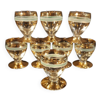 8 anciens verres à liqueur