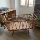 Lit bébé rotin vintage
