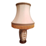 Lamp with base in the shape of a vase with Asian decorations of a golden dragon