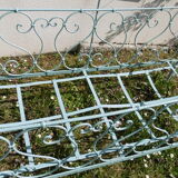 Wrought iron bed and his Swan-neck