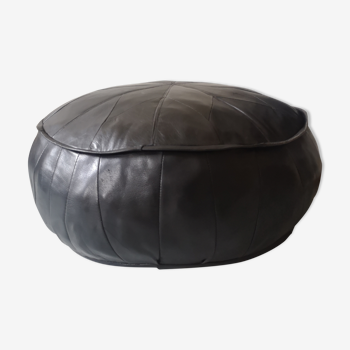 Black pouf in smooth lamb leather 1970