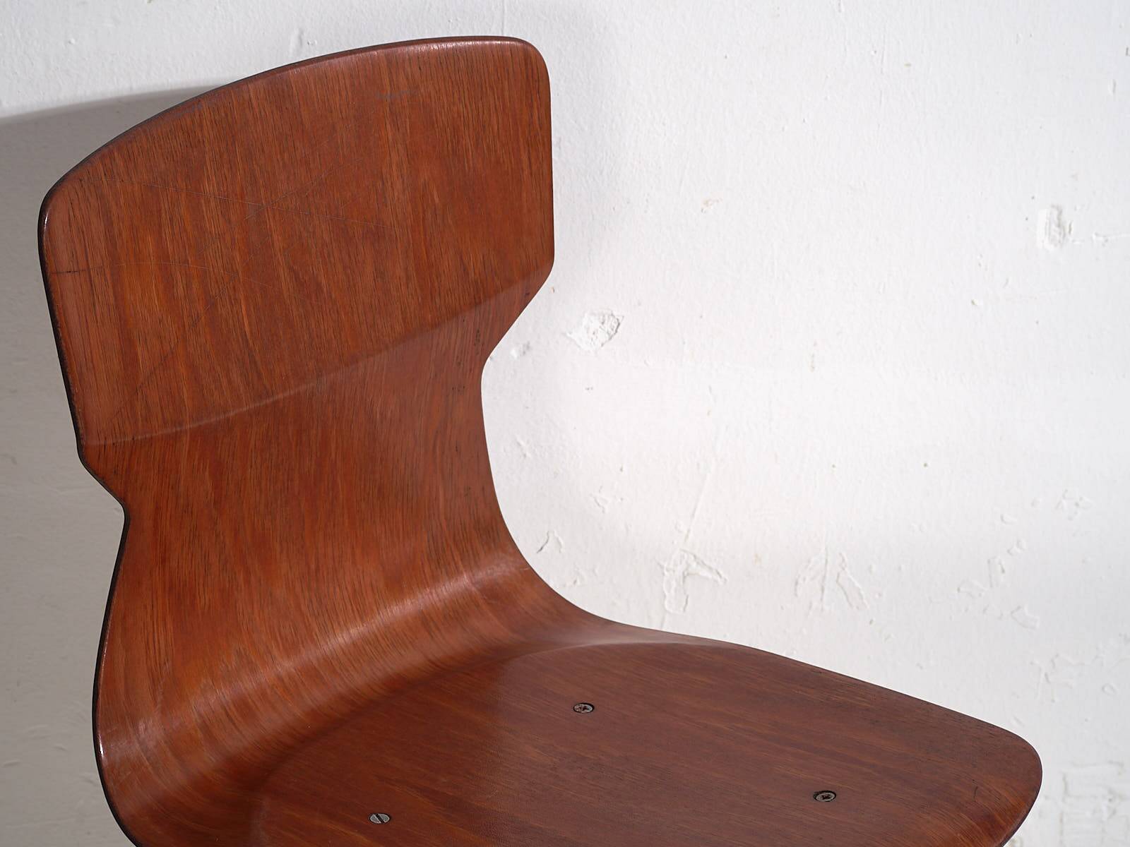Retro yellow dining chairs (circa 1950). Set of 4 pieces.