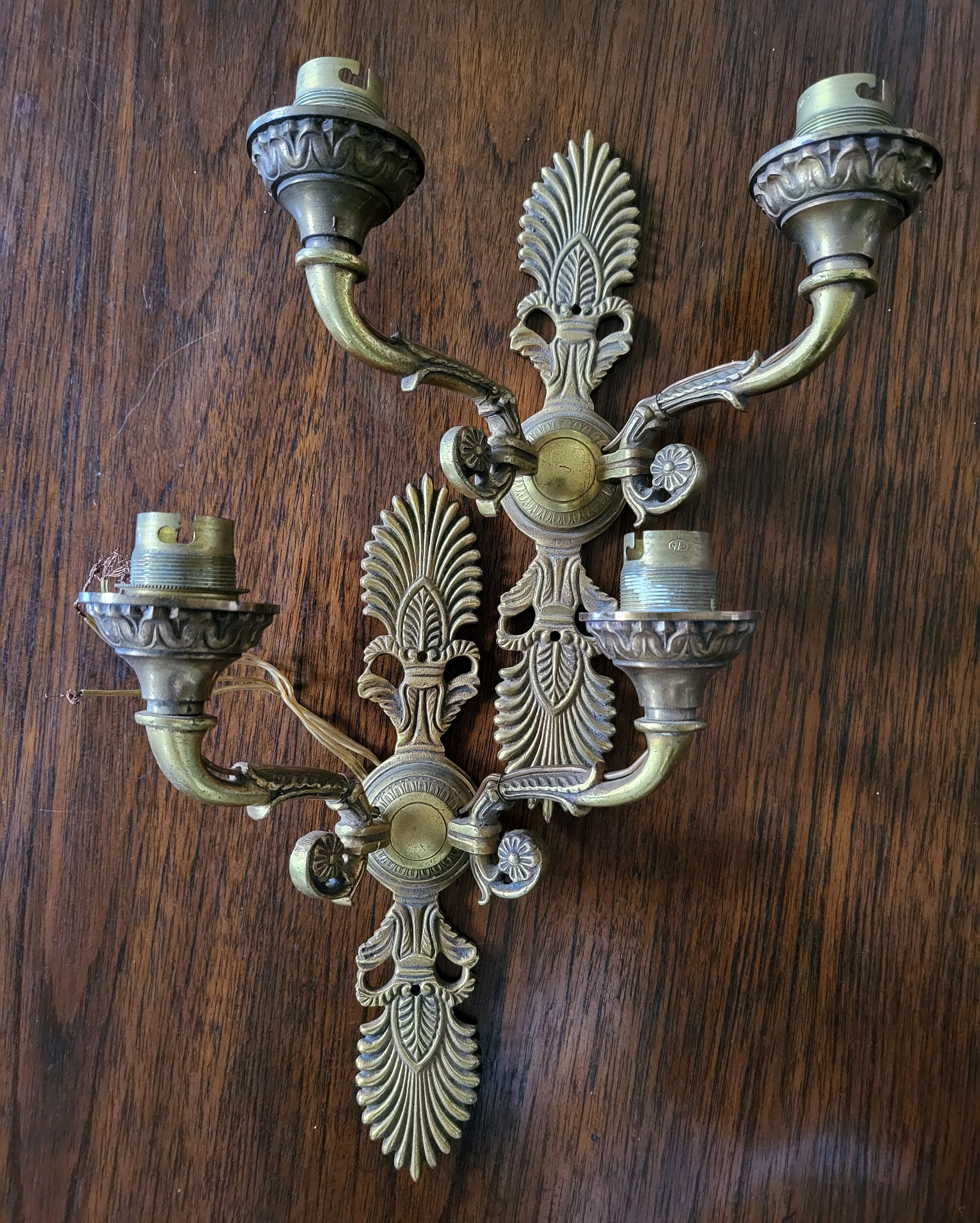 Paire d'appliques en bronze ciselé décor de palmettes