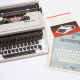 Dora typewriter by Olivetti 70