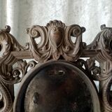 Porte photo napoleon 3 en bakelite noire a decor de chimeres
