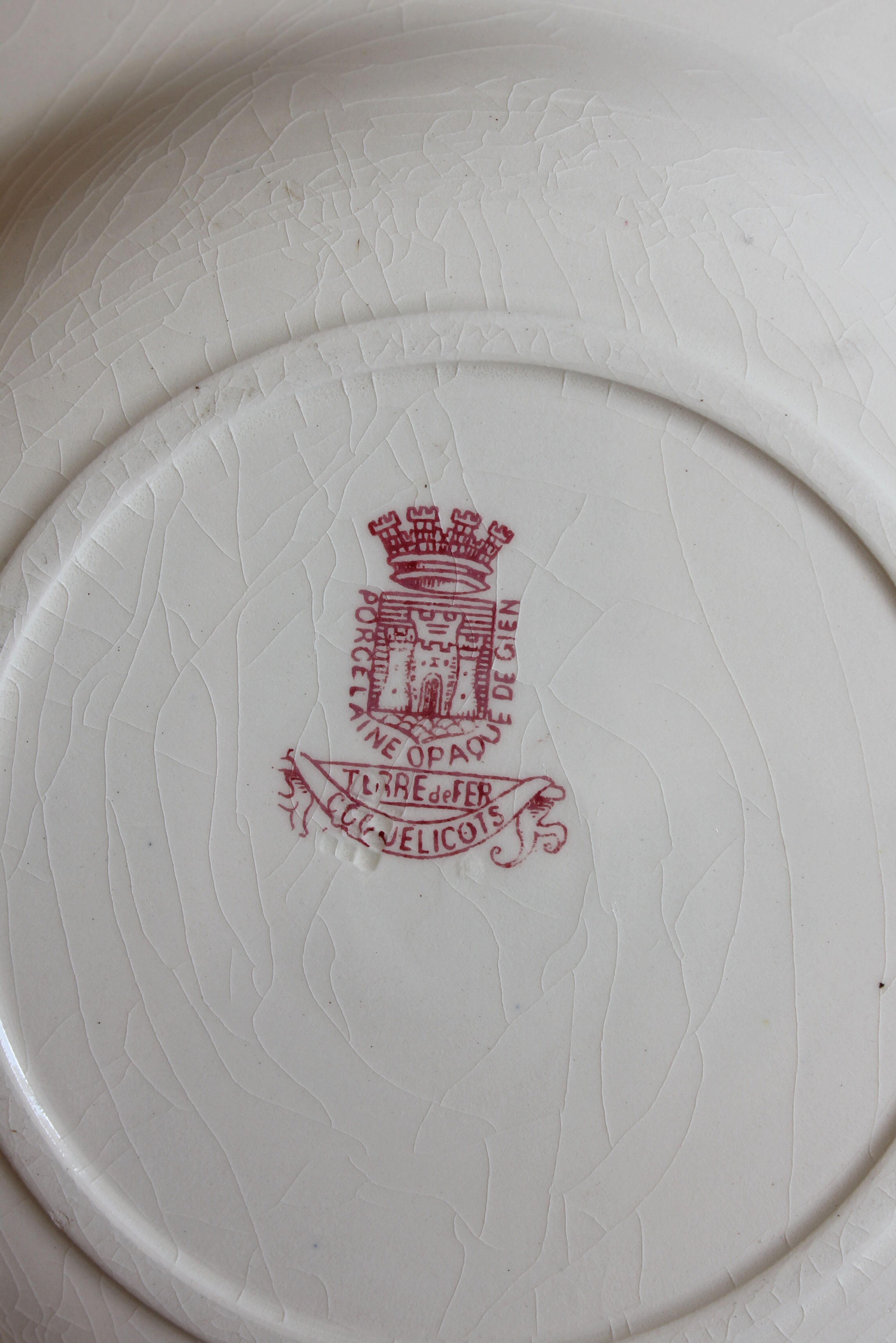 4 plates in iron earth opaque poppies, from Gien