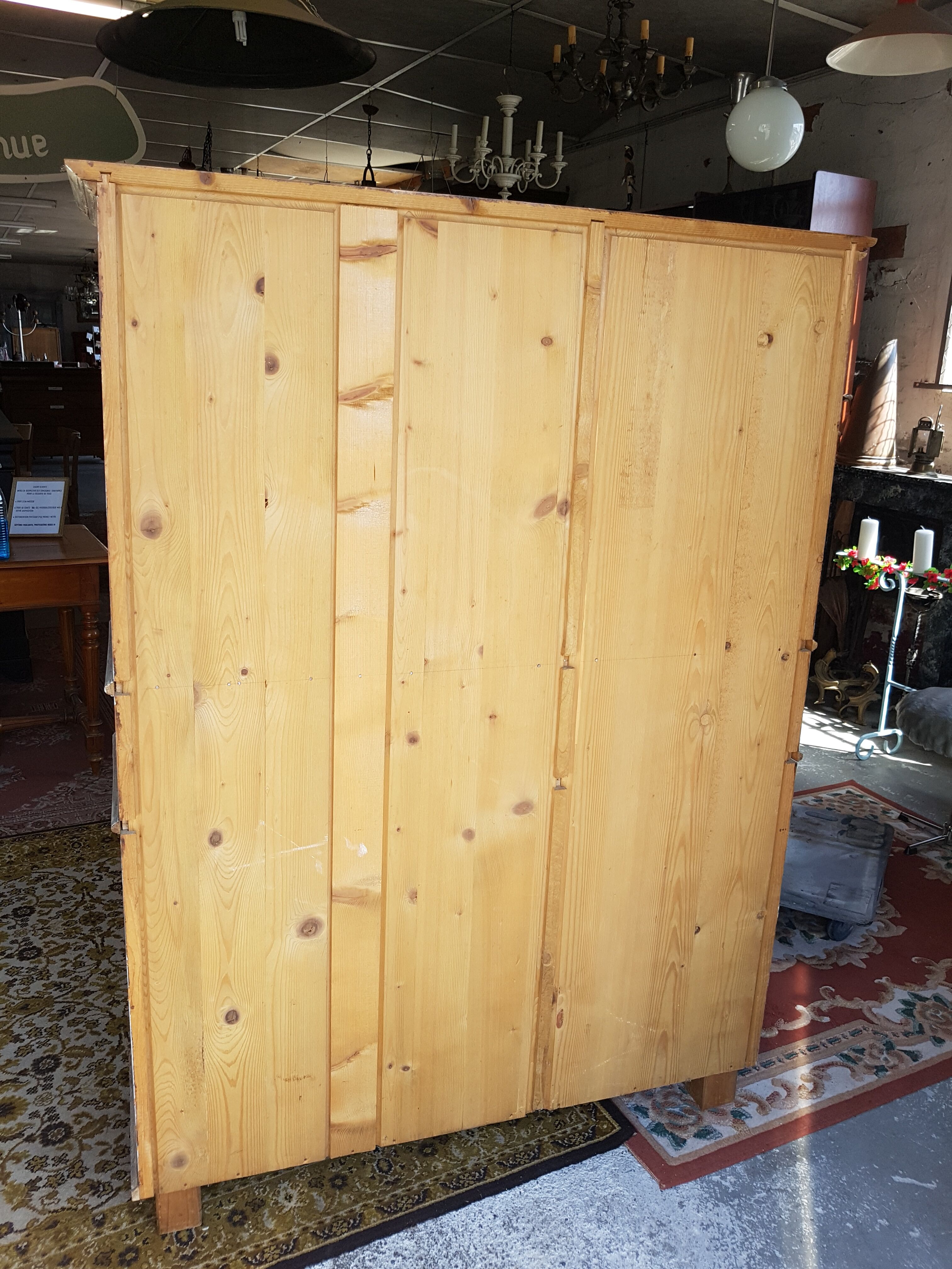 Grain-style storage furniture